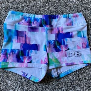 Fleo 3.25” mid rise shorts - size small